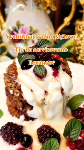 ✨ Niekedy nie je dôležité len to, ČO jeme, ale aj AKO si to naservírujeme.„Detaily, ktoré robia deň krajším. ✨🥞 Recept na lievance z ovsených vločiek už máte na profile! 🍓#dnesjem #foodstyling #inspiracia #foodvibe