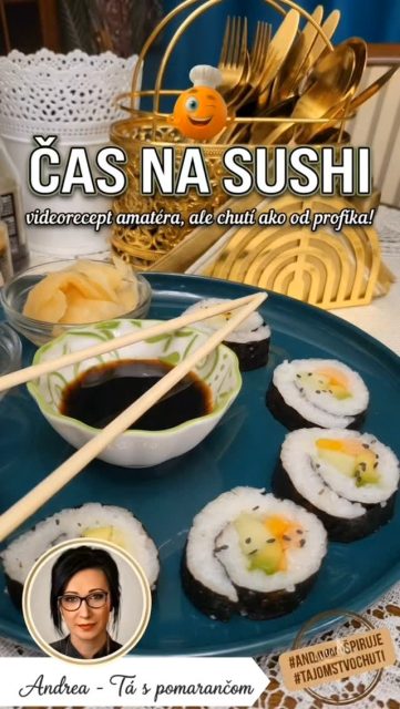 Že sa sushi doma nedá urobiť bez špeciálneho náradia? 🥢 Omyl! S týmto jednoduchým trikom s potravinovou fóliou budete rolovať ako rodený sushi majster.💪 Uložte si tento recept na najbližší ázijský večer doma! 🍣🔥
👇 RECEPT V KOCKE: 👇
▪️ 250g sushi ryže + 330ml vody (uvariť do mäkka).
▪️ Nálev: Rozpustiť 3 PL ryžového octu + 2 PL cukru + 1 ČL soli a premiešať s ryžou.
▪️ Rolovanie: Riasu položte lesklou stranou nadol na potravinovú fóliu, rozotrite ryžu (nechajte 1,5-2cm voľný okraj), pridajte wasabi, zeleninu (uhorka, paprika, avokádo) a údeného lososa.
▪️ Okraj navlhčite vodou, pevne zrolujte pomocou fólie a hotovo! Šup na tanier so sójovkou a zázvorom.
Dobrú chuť! 🙋♀️🧡🍊
#sushi #domacesushi #makirolky #dnesjem