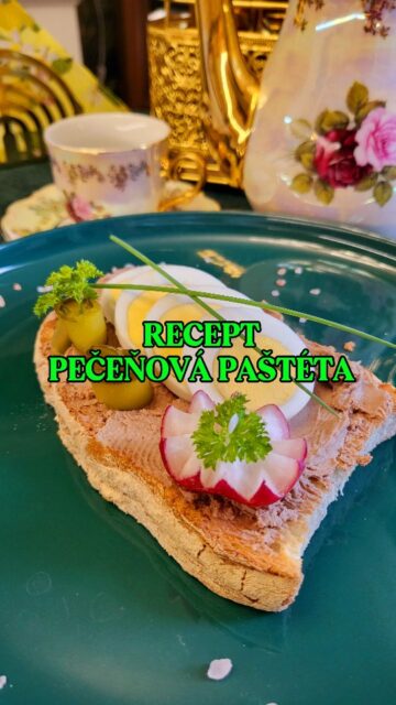 K domácemu chlebu sa pýta domáca paštéta 🥖🥣
​Jednoduchá, rýchla a bez zbytočností. Presne taká, akú si váš poctivý chlieb zaslúži. 🏠👌

​Ingrediencie: 🛒
​500g kuracej pečene 🍗
​200g masla 🧈 (150 g do zmesi + 50 g na poliatie)
​2 šalotky & 2 strúčiky cesnaku 🧄
​50ml smotany 🥛
​Bylinky, soľ, korenie 🌿🧂
​Postup: 🍳
​Šalotku a cesnak speňte na masle. 🧅
​Pridajte pečeň a sprudka orestujte (vnútri nech ostane ružová). 👩‍🍳
​Rozmixujte s maslom a smotanou dohladka. 🌪️
​Osoľte, okoreňte a naplňte poháre. 🥣
​Zalejte roztopeným maslom a nechajte v chlade stuhnúť. ❄️
​Najlepšie chutí s vajíčkom a kyslou uhorkou.

 Dobrú chuť! 🥚🥒

​Uložte si recept na nabudúce! 📌

​#pasteta #recept #rychloachutne #domacichlieb #dnesjem foodvideo