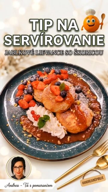 Kto hovorí, že lievance sú nuda? 🥞 S touto verziou ohúrite každého! Pekný víkend! 🙋♀️🍊🧡#lievance #pancake #foodartplating #taspomarancom #raňajky